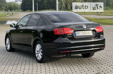 Седан Volkswagen Jetta 2014 в Львове