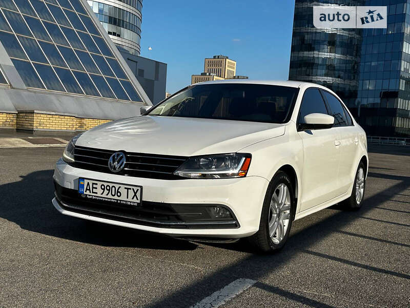 Седан Volkswagen Jetta 2017 в Днепре