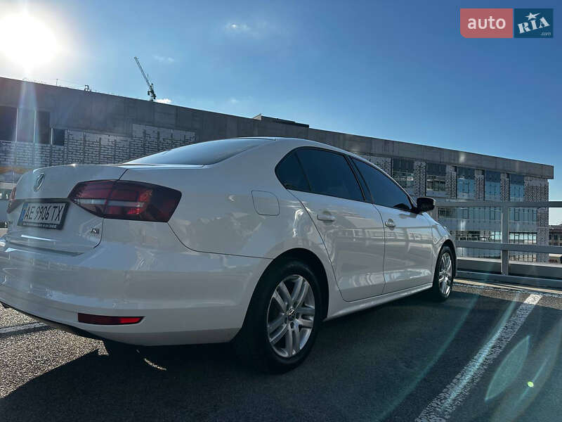 Седан Volkswagen Jetta 2017 в Дніпрі