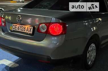 Седан Volkswagen Jetta 2008 в Чернівцях