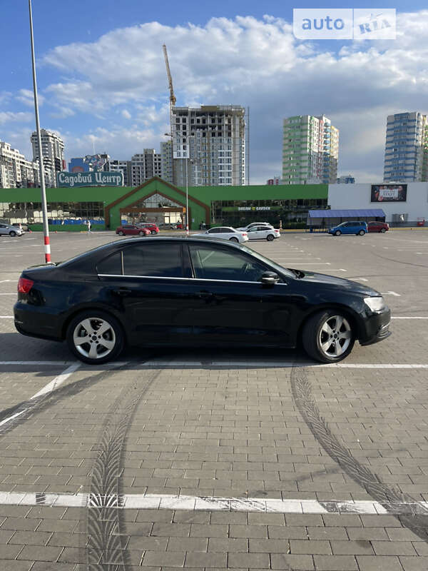 Седан Volkswagen Jetta 2012 в Одесі