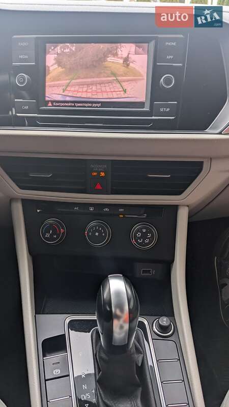 Седан Volkswagen Jetta 2019 в Стрые