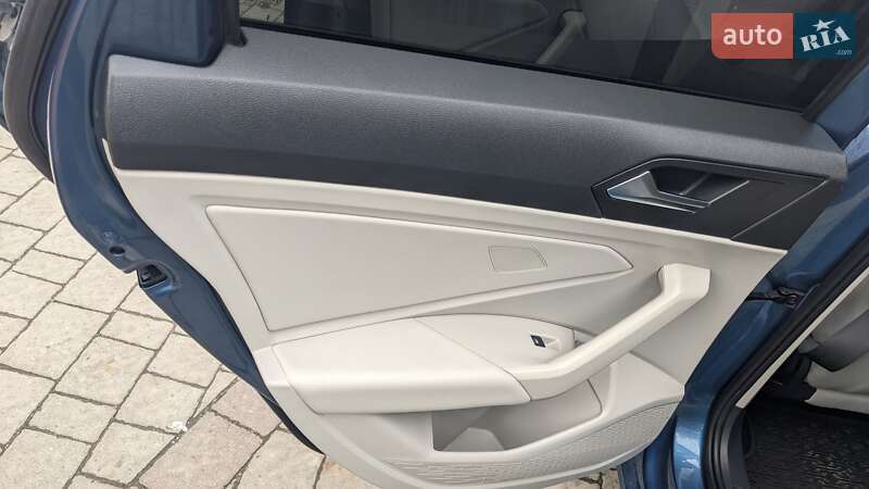 Седан Volkswagen Jetta 2019 в Стрые