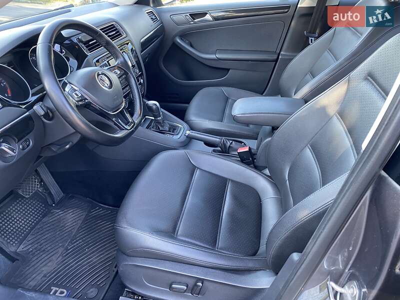 Седан Volkswagen Jetta 2015 в Черкасах