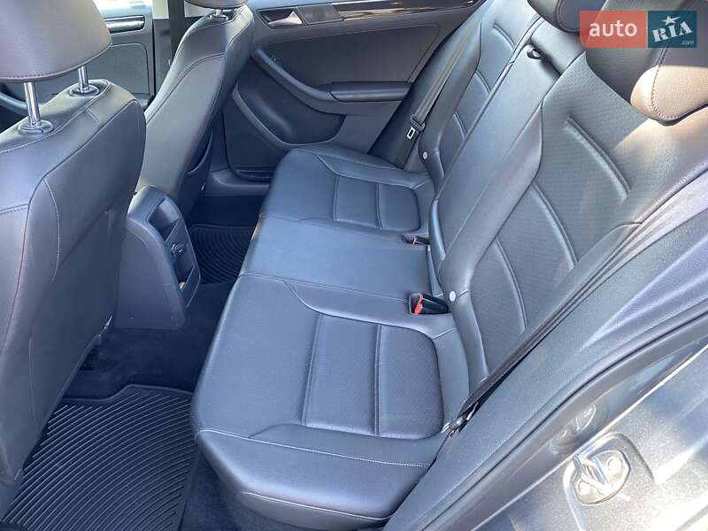 Седан Volkswagen Jetta 2015 в Черкасах