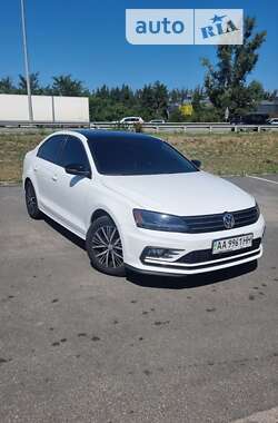 Седан Volkswagen Jetta 2016 в Киеве