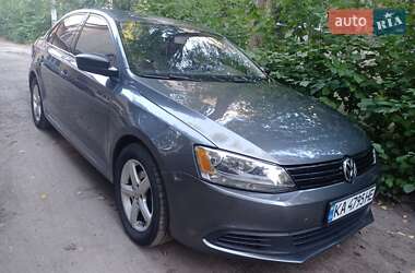 Седан Volkswagen Jetta 2013 в 