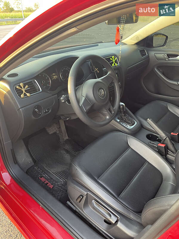 Седан Volkswagen Jetta 2014 в Щирце