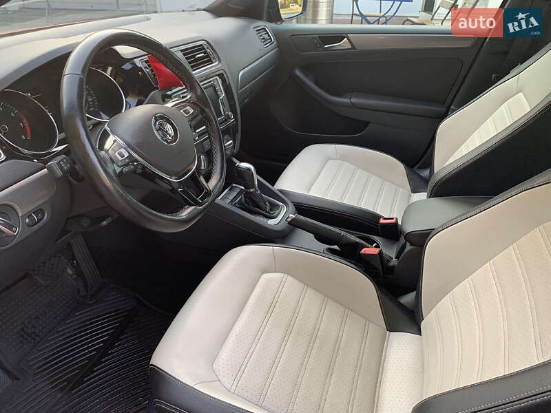 Седан Volkswagen Jetta 2015 в Києві
