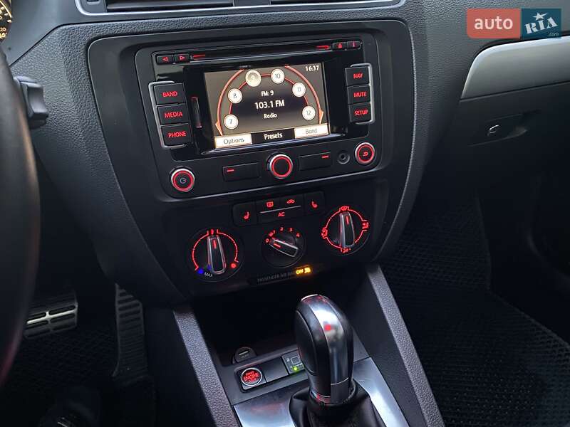 Седан Volkswagen Jetta 2011 в Гайвороні