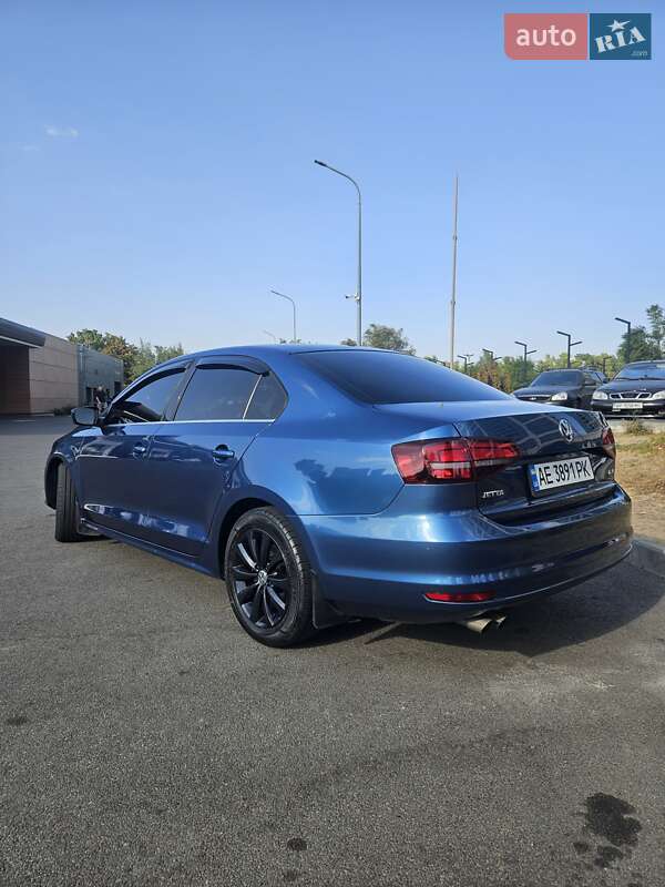 Седан Volkswagen Jetta 2017 в Днепре