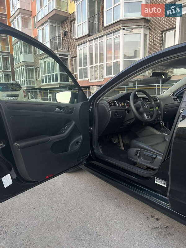 Седан Volkswagen Jetta 2014 в Чернігові