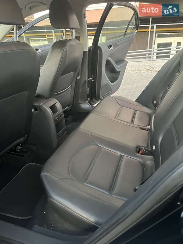 Седан Volkswagen Jetta 2014 в Чернігові