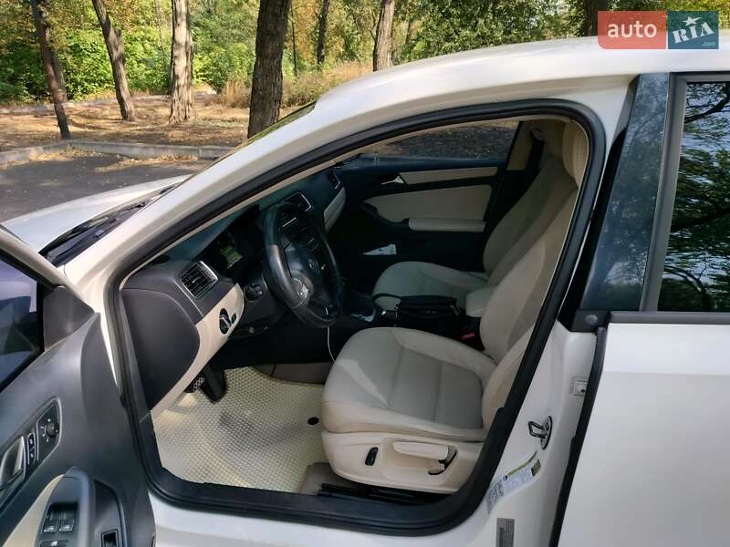 Седан Volkswagen Jetta 2011 в Дніпрі