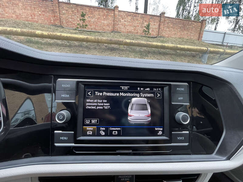 Седан Volkswagen Jetta 2020 в Черновцах