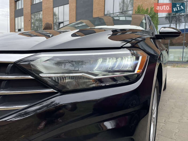 Седан Volkswagen Jetta 2020 в Черновцах