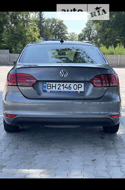 Седан Volkswagen Jetta 2014 в Чернівцях