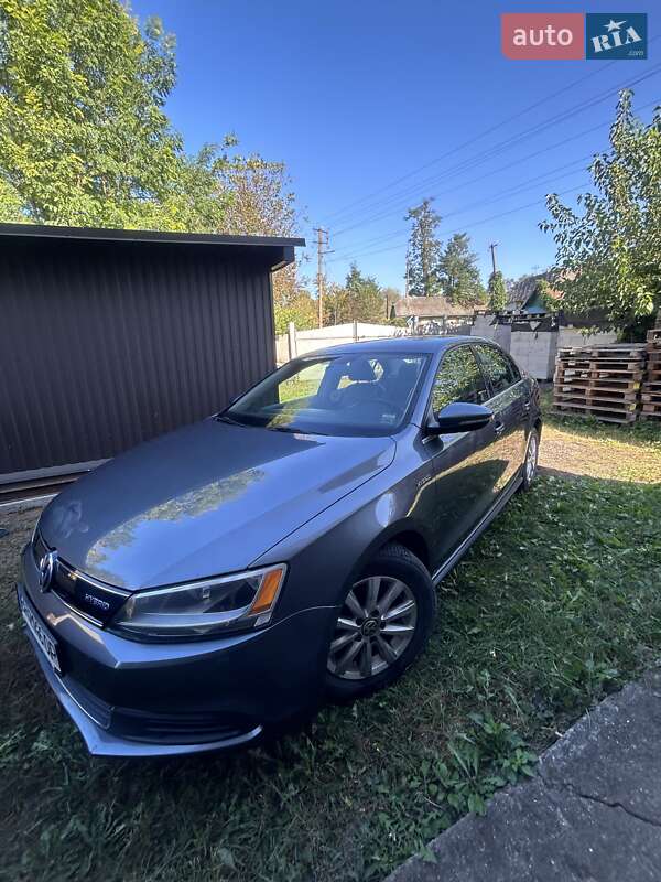 Седан Volkswagen Jetta 2014 в Чернівцях