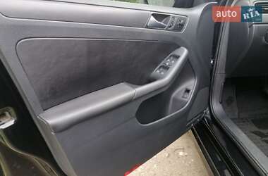 Седан Volkswagen Jetta 2012 в 