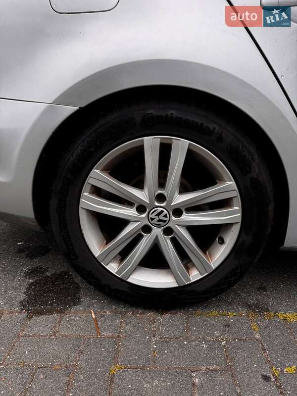 Седан Volkswagen Jetta 2015 в Кривом Роге