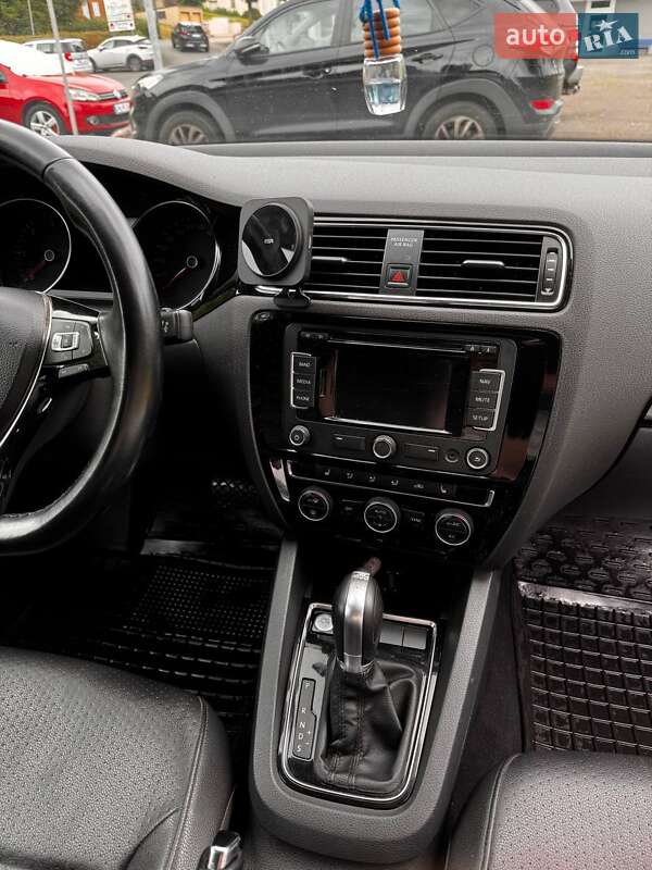 Седан Volkswagen Jetta 2015 в Кривом Роге