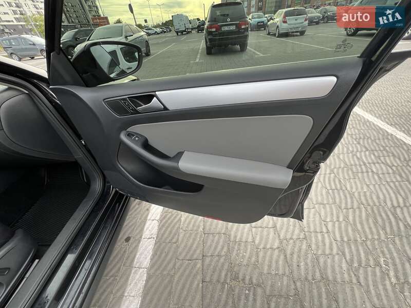 Седан Volkswagen Jetta 2014 в Львове фото 19 Седан Volkswagen Jetta 2014 в Львове