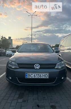 Седан Volkswagen Jetta 2012 в Львові