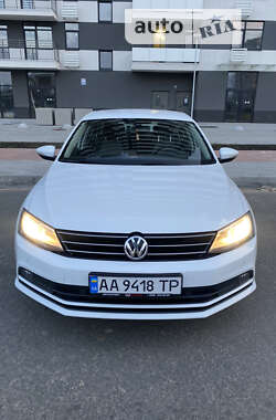 Седан Volkswagen Jetta 2016 в Киеве