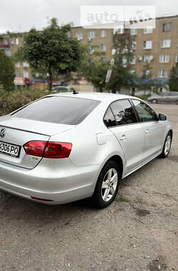 Седан Volkswagen Jetta 2012 в Білгороді-Дністровському