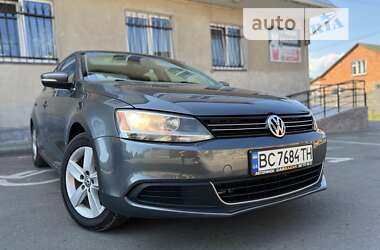 Седан Volkswagen Jetta 2013 в Львові