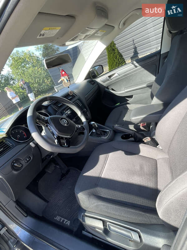 Седан Volkswagen Jetta 2016 в Киеве