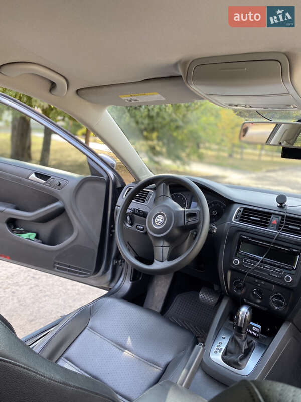 Седан Volkswagen Jetta 2013 в Кривому Розі