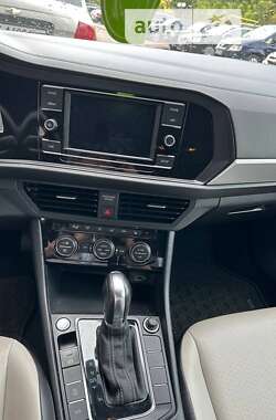 Седан Volkswagen Jetta 2018 в 