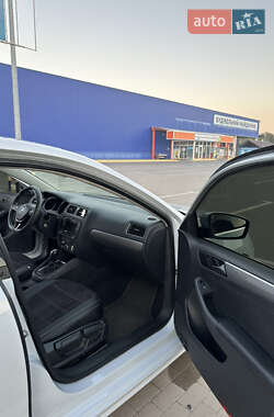 Седан Volkswagen Jetta 2016 в 