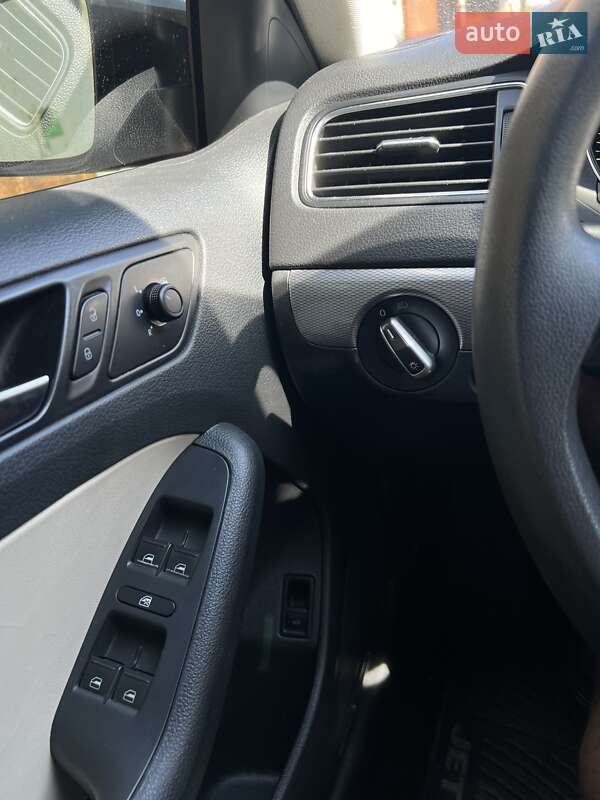 Седан Volkswagen Jetta 2015 в Харькове