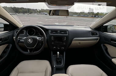 Седан Volkswagen Jetta 2017 в 