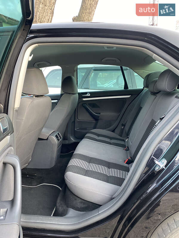 Седан Volkswagen Jetta 2008 в Володимирці