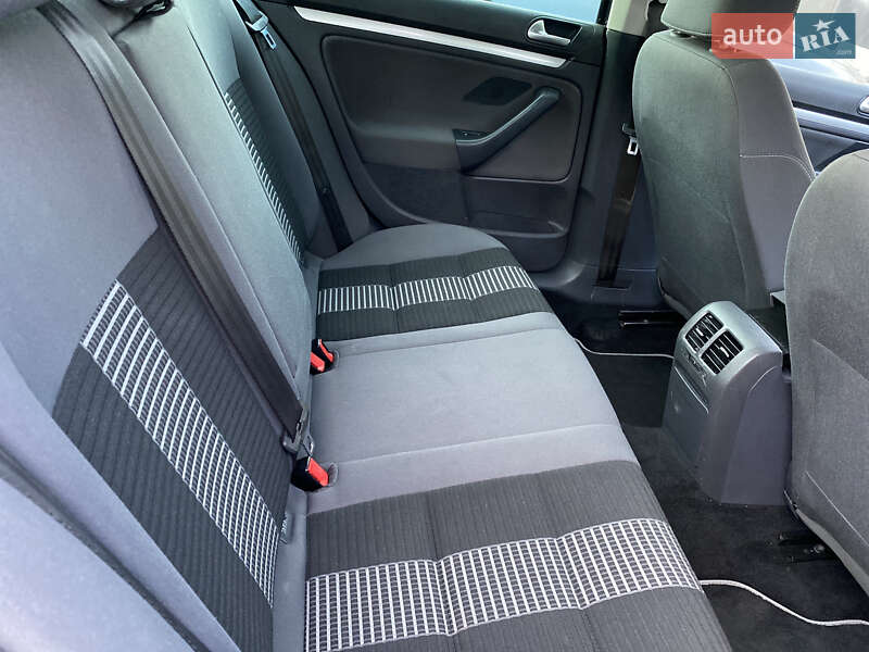 Седан Volkswagen Jetta 2008 в Володимирці