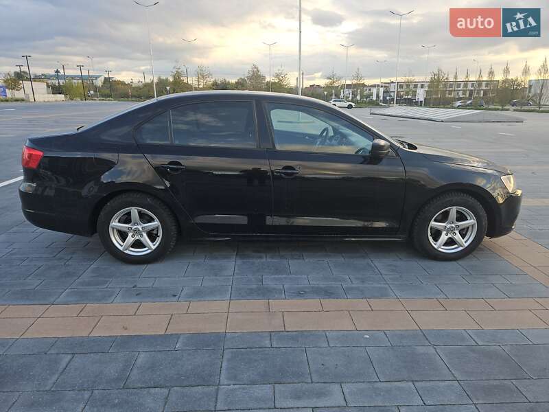 Седан Volkswagen Jetta 2013 в Одесі