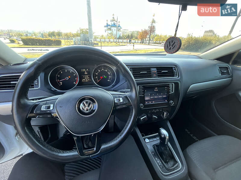 Седан Volkswagen Jetta 2016 в Кривому Розі