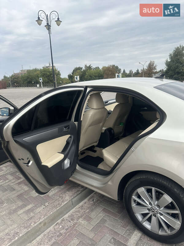 Седан Volkswagen Jetta 2014 в Харькове