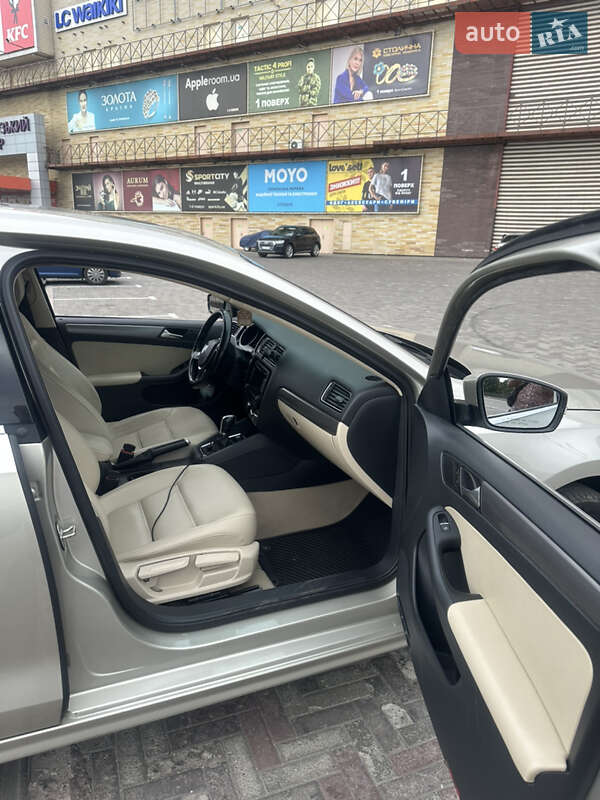 Седан Volkswagen Jetta 2014 в Харькове
