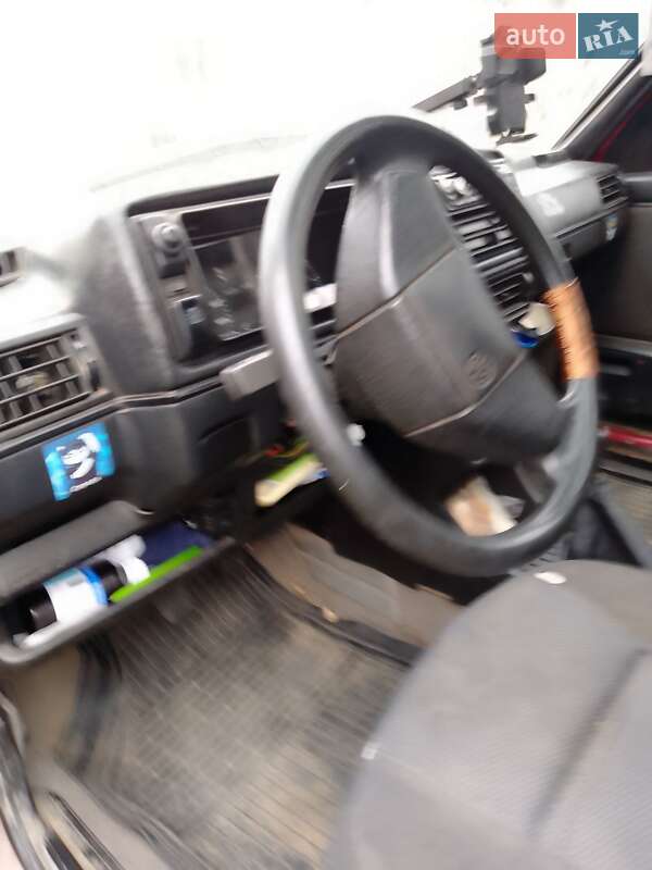 Седан Volkswagen Jetta 1989 в Вижниці