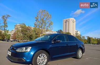 Седан Volkswagen Jetta 2014 в 