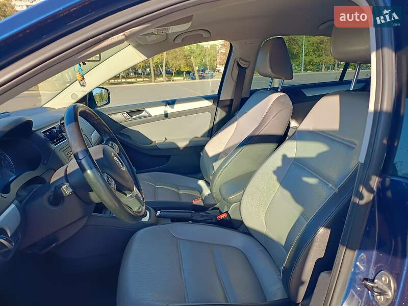 Седан Volkswagen Jetta 2014 в Києві