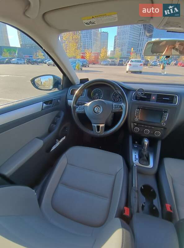 Седан Volkswagen Jetta 2014 в Києві
