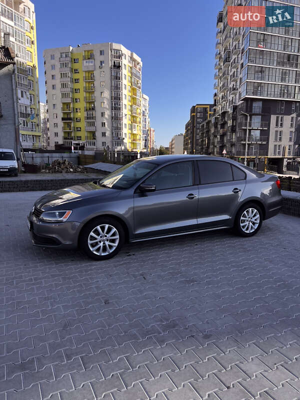 Седан Volkswagen Jetta 2010 в Львові