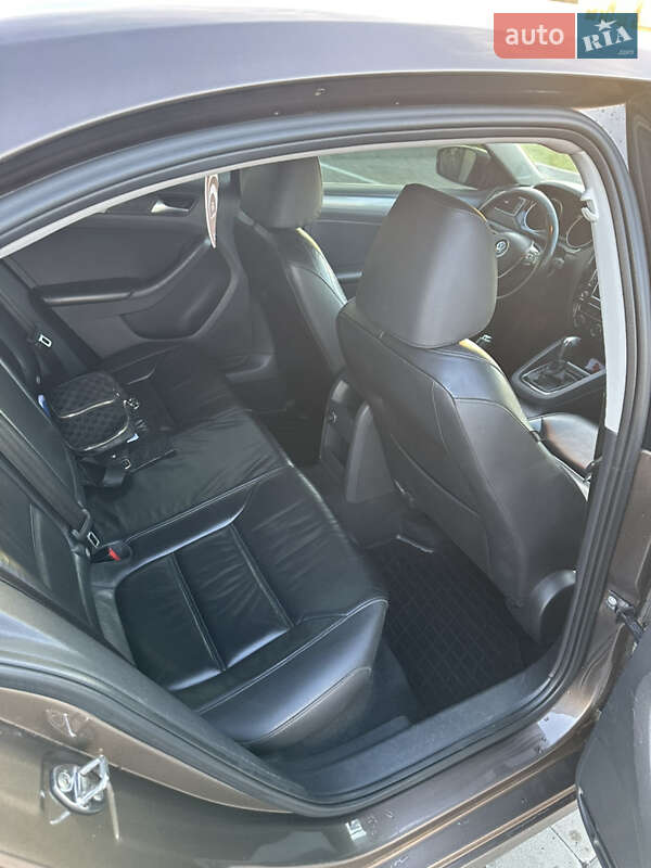 Седан Volkswagen Jetta 2014 в Львові фото 9 Седан Volkswagen Jetta 2014 в Львові