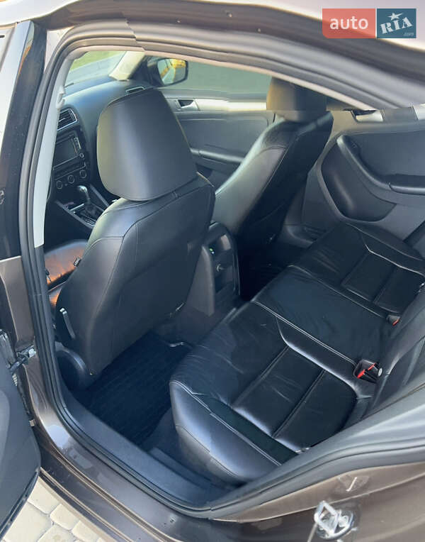 Седан Volkswagen Jetta 2014 в Львові фото 11 Седан Volkswagen Jetta 2014 в Львові