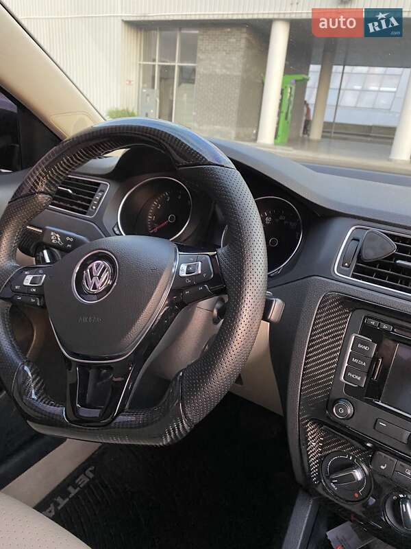 Седан Volkswagen Jetta 2015 в Днепре